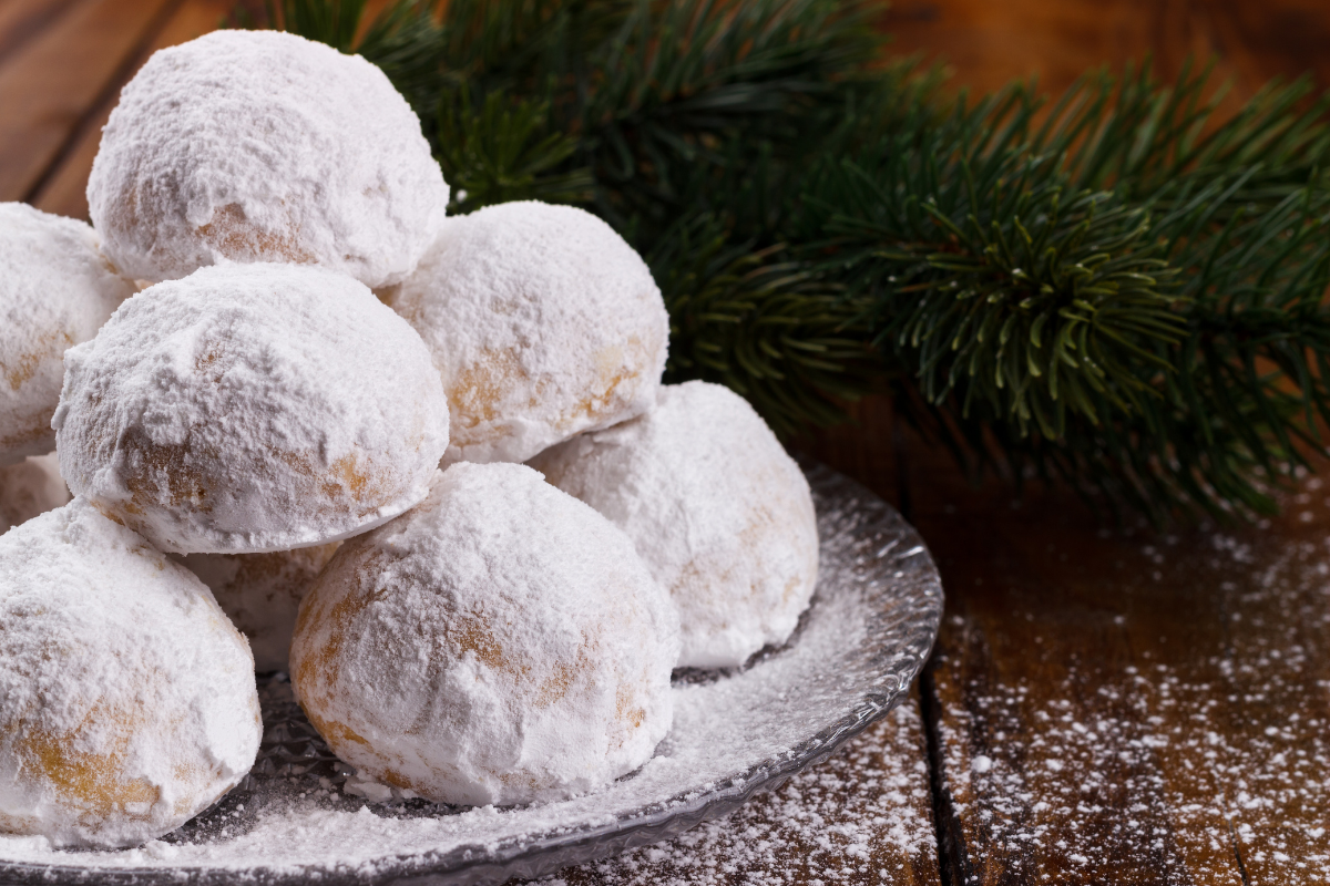 Almond Vanilla Snowballs