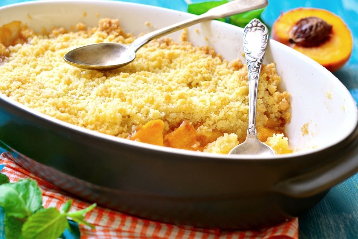 Peach Macaroon Crumble