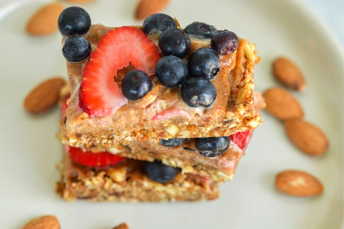 No-bake Summer Berries and Almond Butter Bar